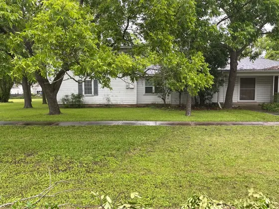 Front exterior at 501 Avenue G, Moody, TX